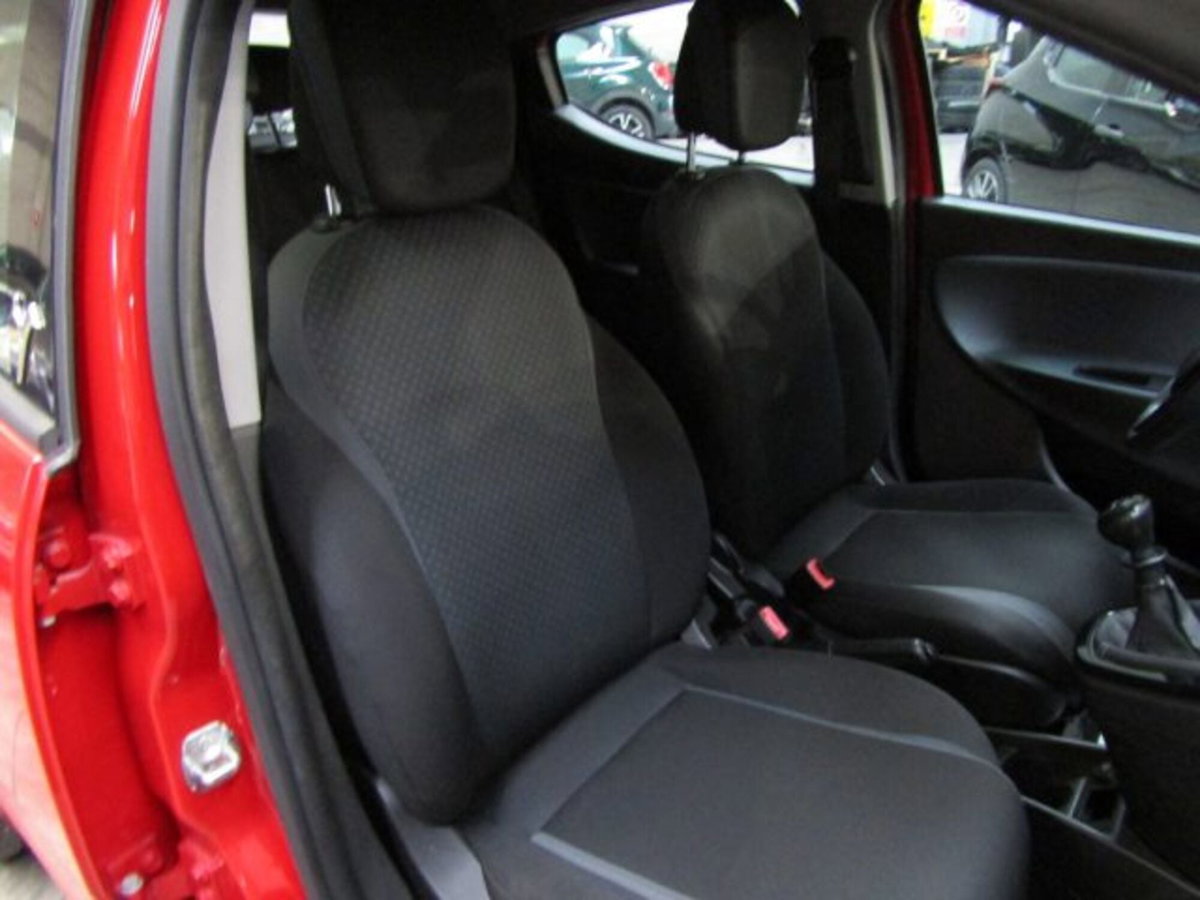 Lancia Ypsilon 1.2 69 CV 5 porte Platinum (18)