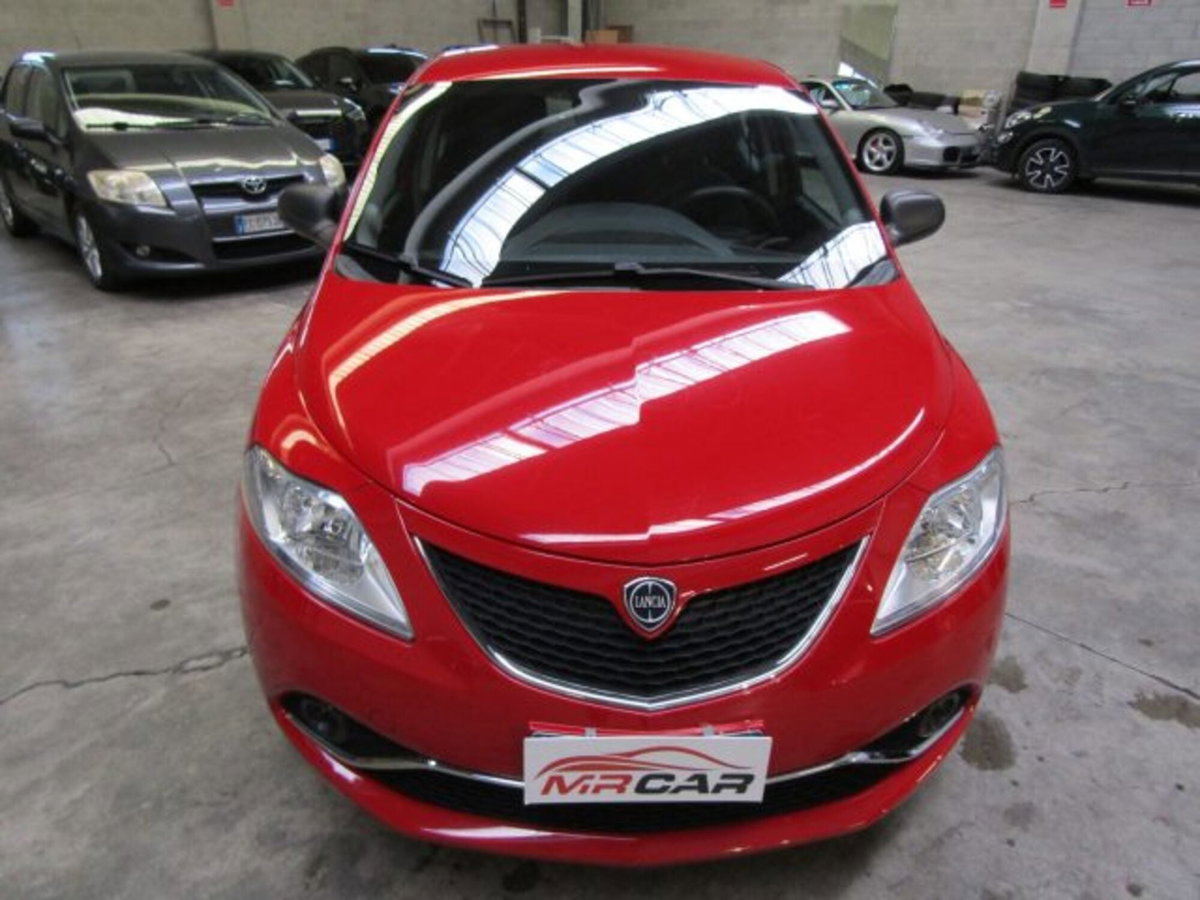 Lancia Ypsilon 1.2 69 CV 5 porte Platinum (2)