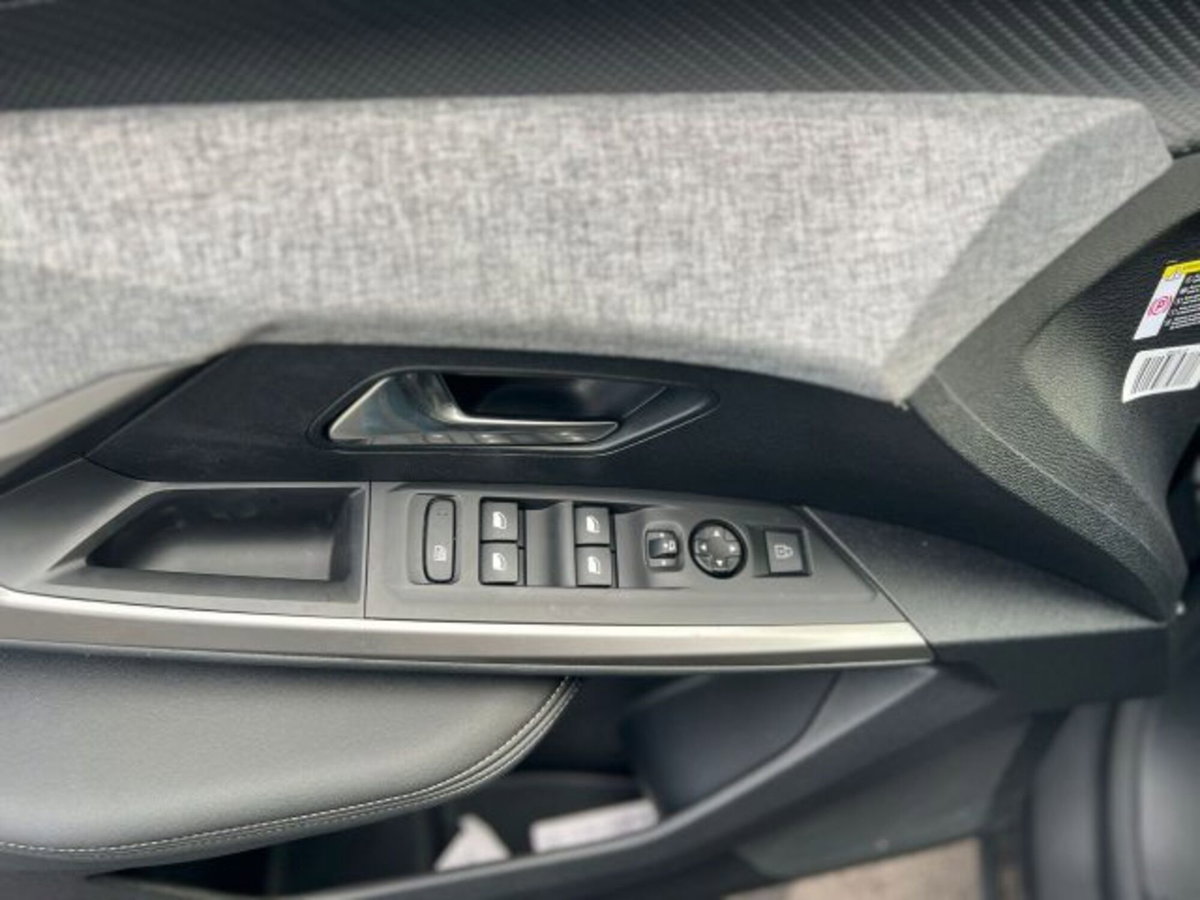 Peugeot 3008 1.2 hybrid Allure 145cv e-dcs6 (6)