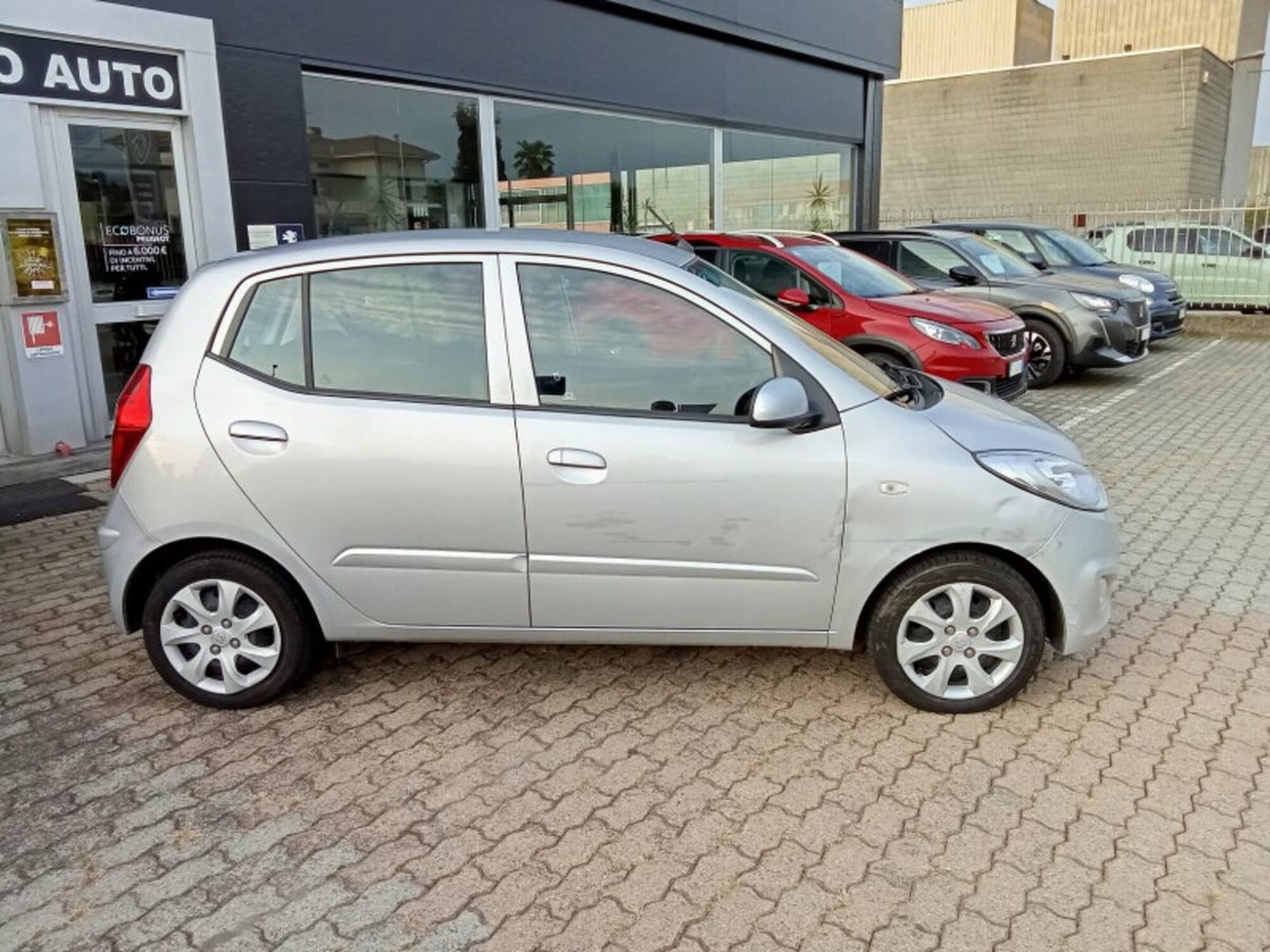 Hyundai i10 1.1 12V Sound Edition (2)