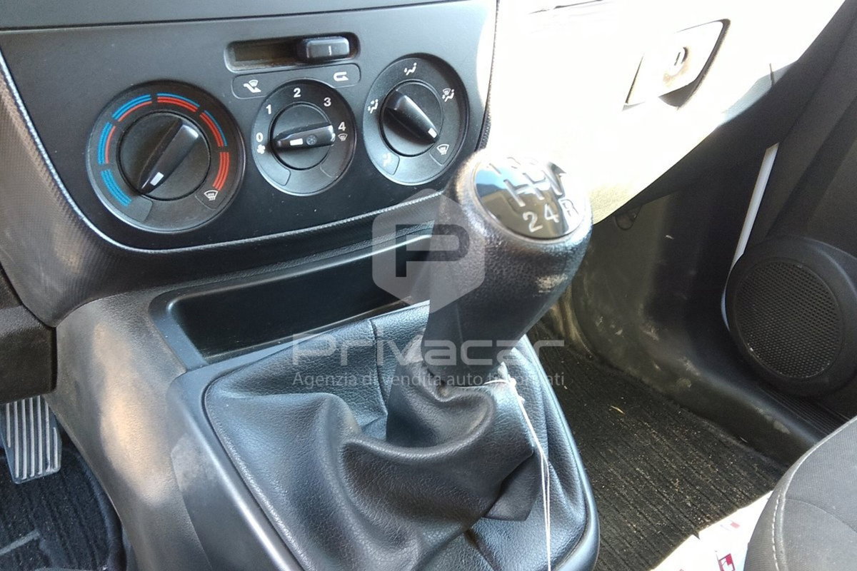 Fiat Fiorino combi N1 1.3 mjt 95cv Adventure (11)
