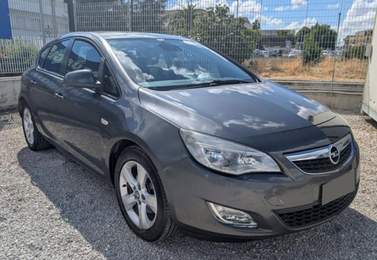 Opel Astra 1.7 CDTI 110CV 5 porte Cosmo (2)