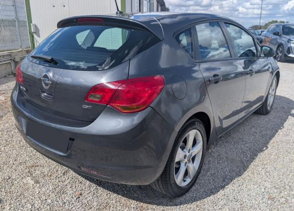 Opel Astra 1.7 CDTI 110CV 5 porte Cosmo (4)