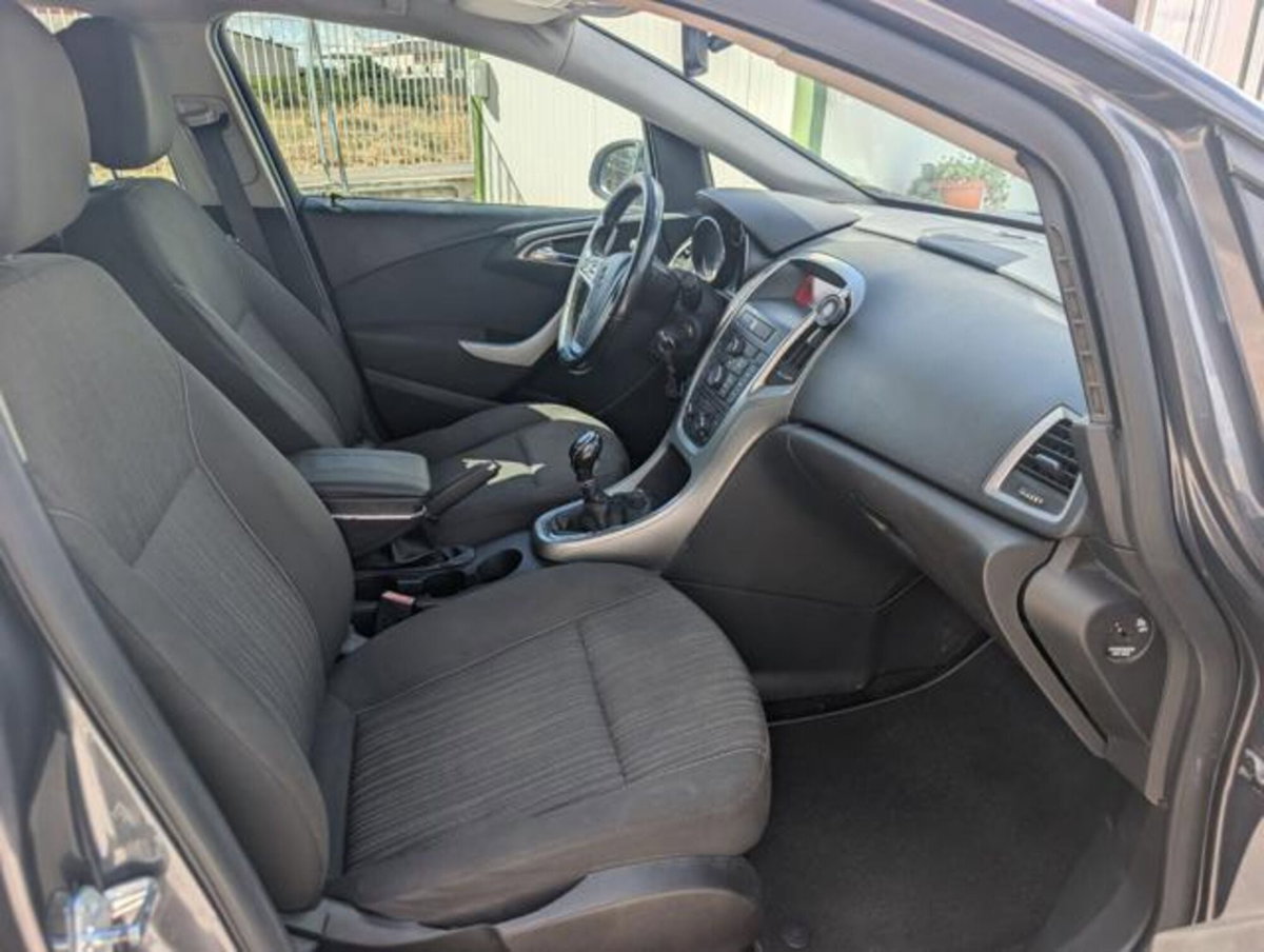 Opel Astra 1.7 CDTI 110CV 5 porte Cosmo (7)