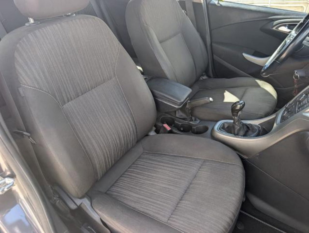 Opel Astra 1.7 CDTI 110CV 5 porte Cosmo (8)