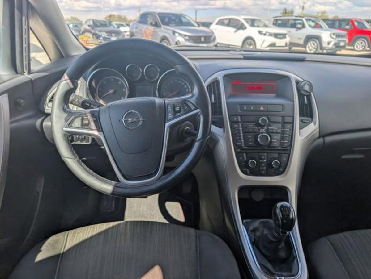 Opel Astra 1.7 CDTI 110CV 5 porte Cosmo (9)