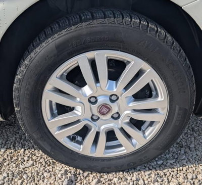 Fiat Punto 1.4 S&S 8V Dualogic 5 porte Lounge (15)