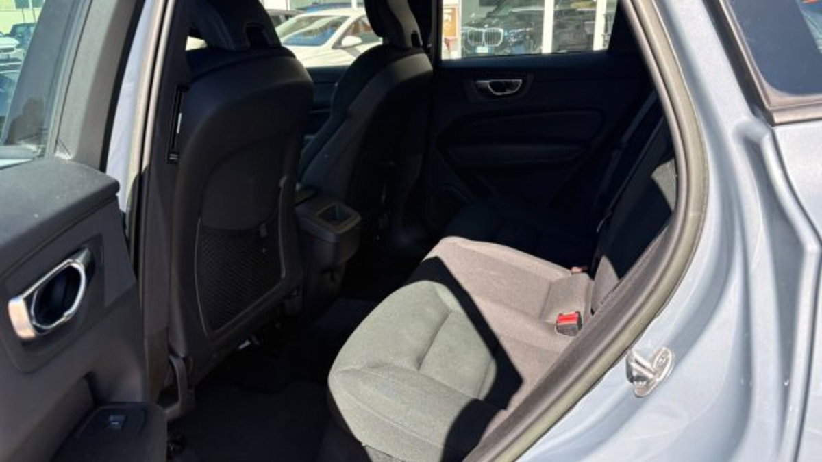 Volvo XC60 B4 (d) AWD Geartronic Momentum N1 (15)