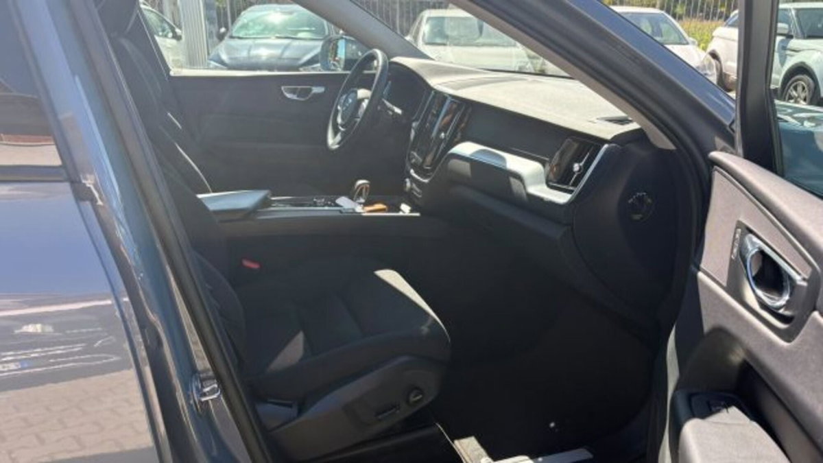 Volvo XC60 B4 (d) AWD Geartronic Momentum N1 (20)