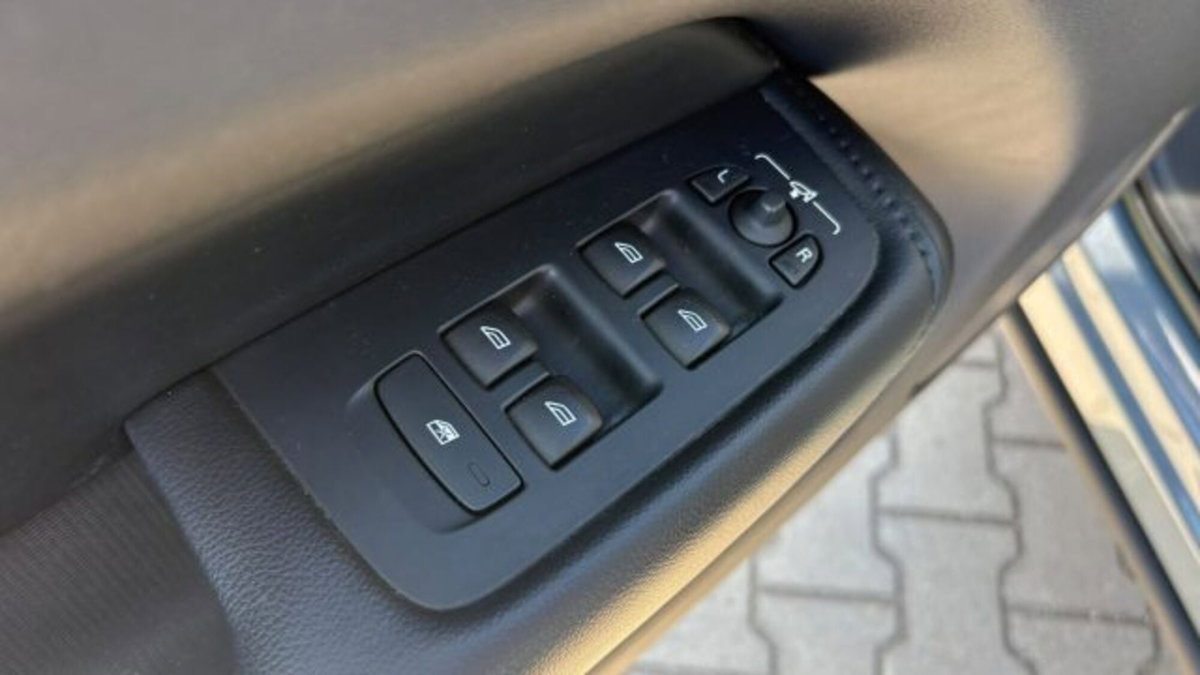 Volvo XC60 B4 (d) AWD Geartronic Momentum N1 (8)