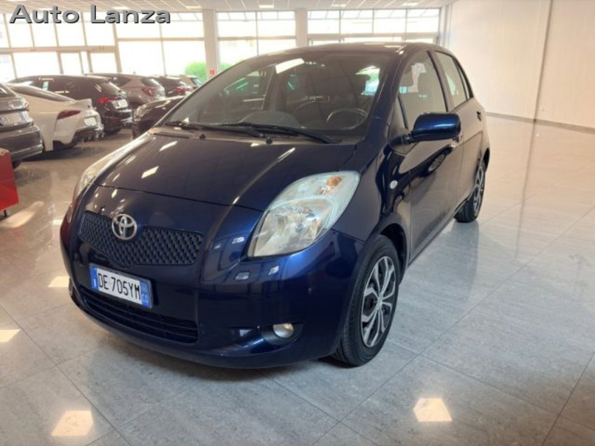 Toyota Yaris 1.3 5 porte Luna (2)