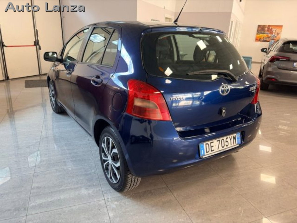 Toyota Yaris 1.3 5 porte Luna (3)