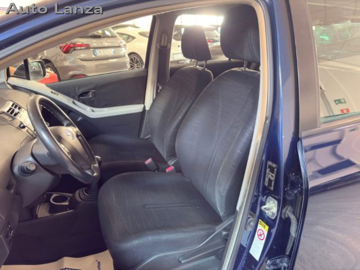 Toyota Yaris 1.3 5 porte Luna (6)