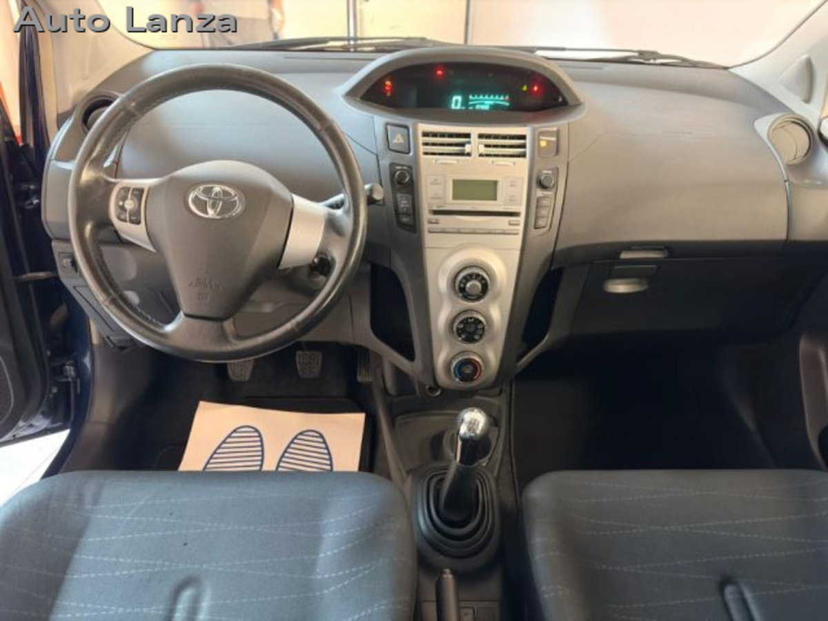 Toyota Yaris 1.3 5 porte Luna (8)