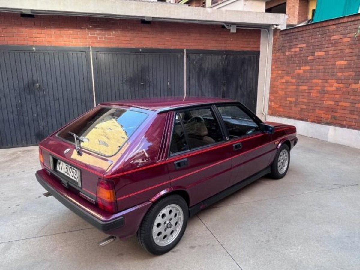 Lancia Delta turbo HF 4WD (12)
