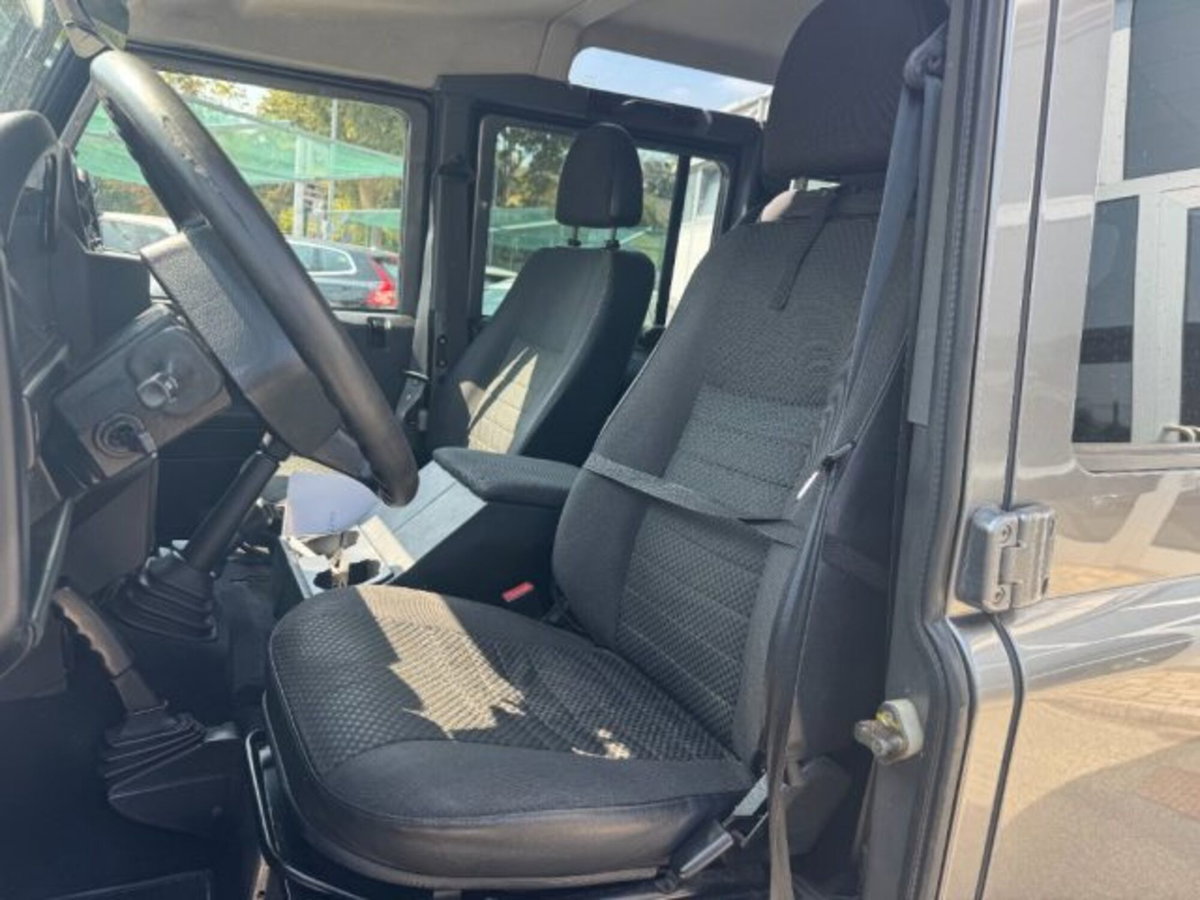 Land Rover Defender 110 2.4 TD4 Station Wagon SE (10)