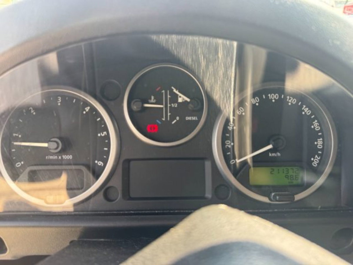 Land Rover Defender 110 2.4 TD4 Station Wagon SE (11)