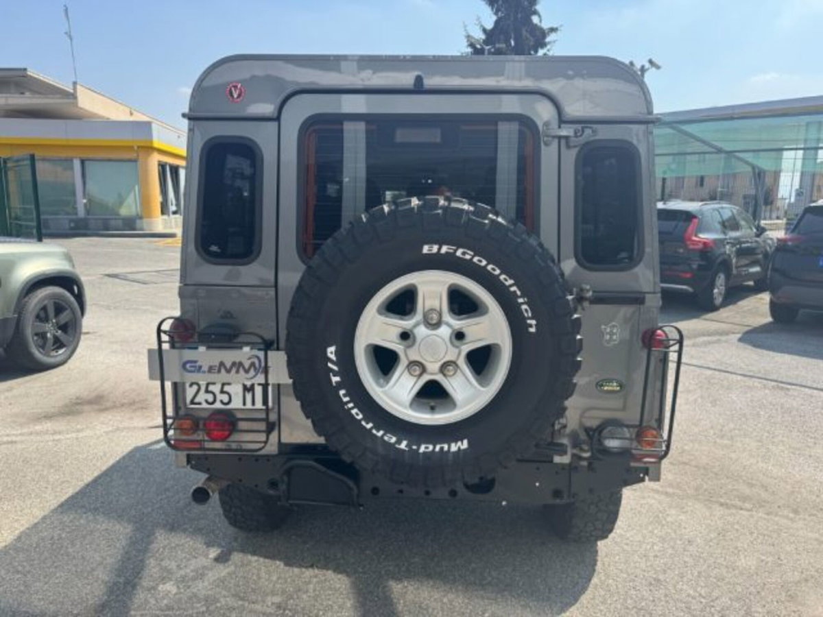 Land Rover Defender 110 2.4 TD4 Station Wagon SE (6)
