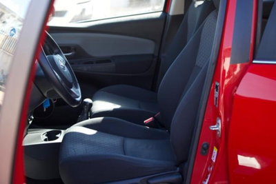 Toyota Yaris 1.0 5 porte Active (10)