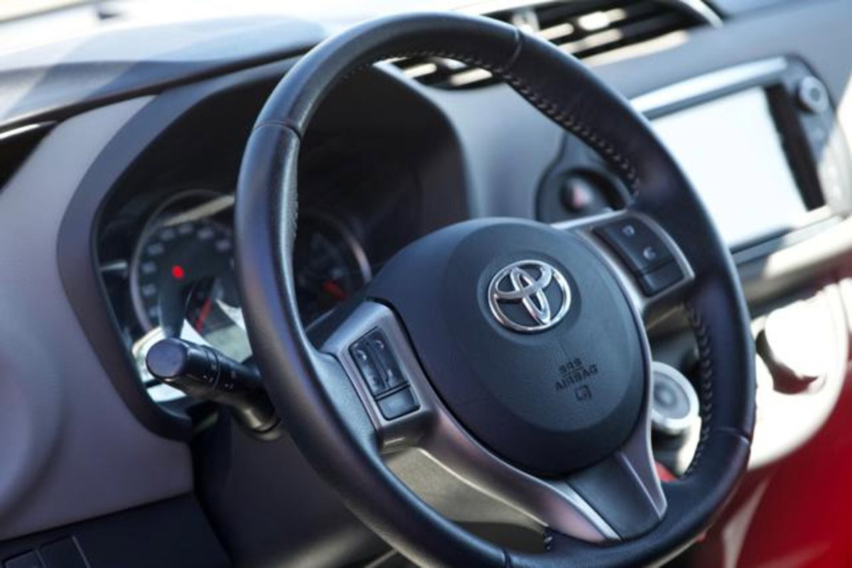Toyota Yaris 1.0 5 porte Active (11)