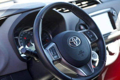 Toyota Yaris 1.0 5 porte Active (11)