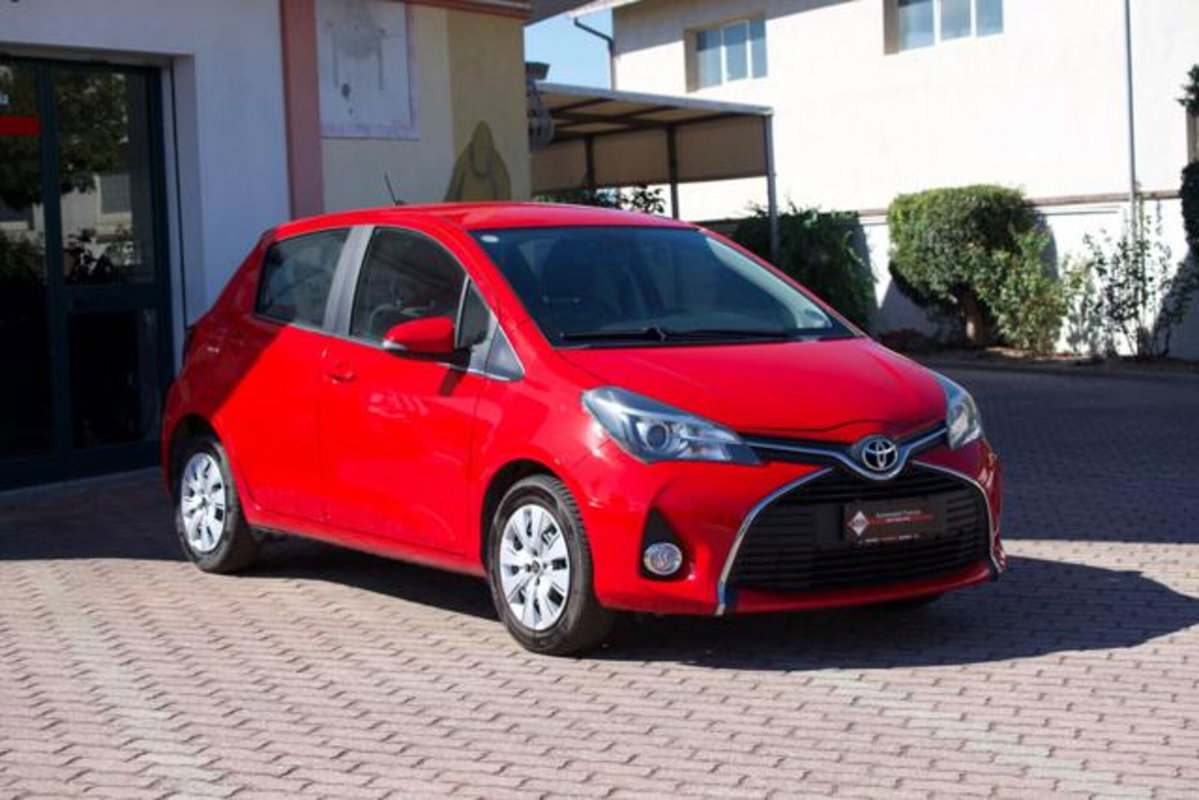 Toyota Yaris 1.0 5 porte Active (2)
