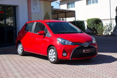 Toyota Yaris 1.0 5 porte Active (2)