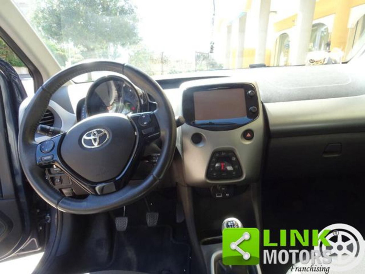 Toyota Aygo 1.0 VVT-i 69 CV 5 porte x-pure (10)