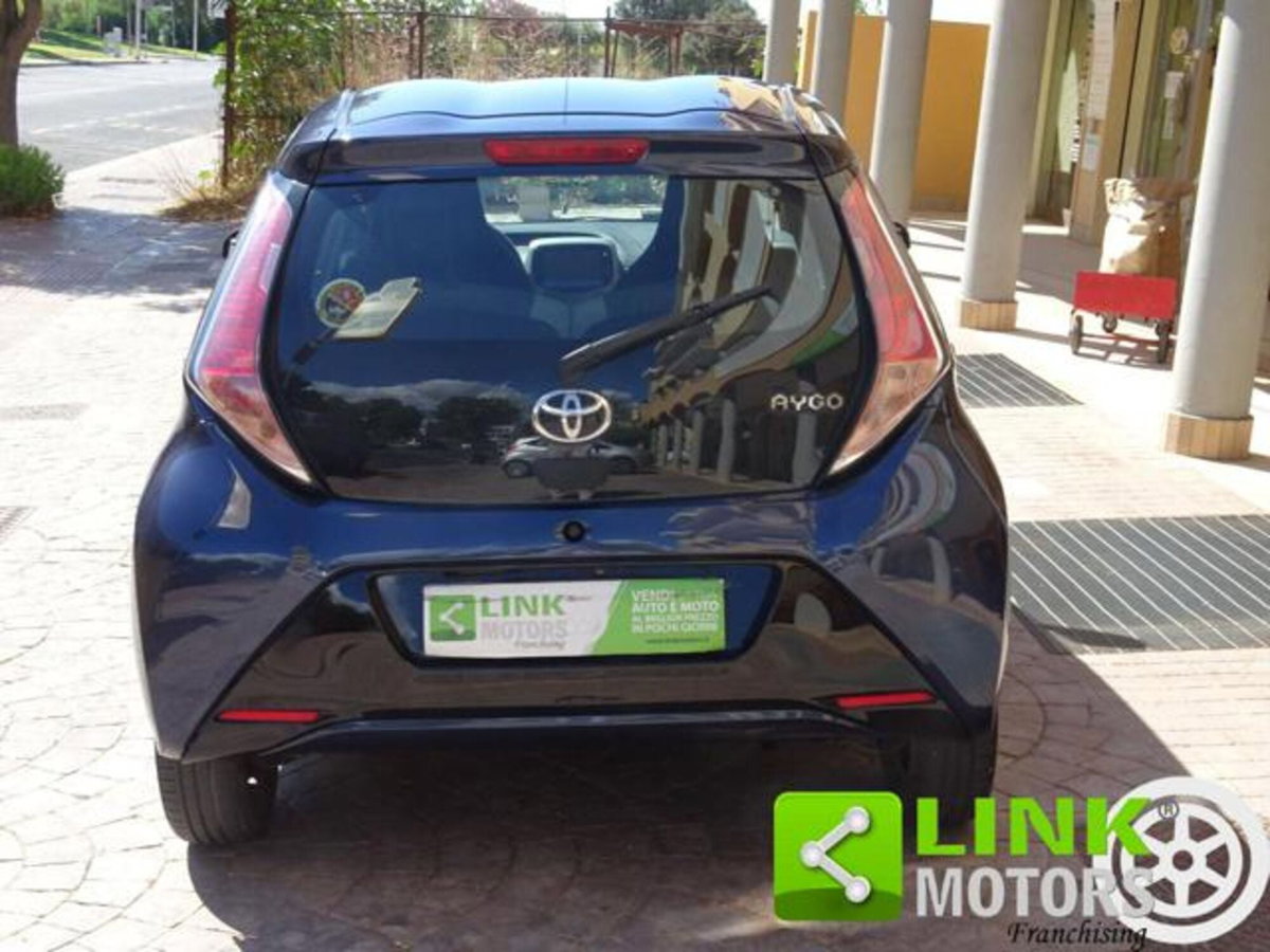 Toyota Aygo 1.0 VVT-i 69 CV 5 porte x-pure (5)