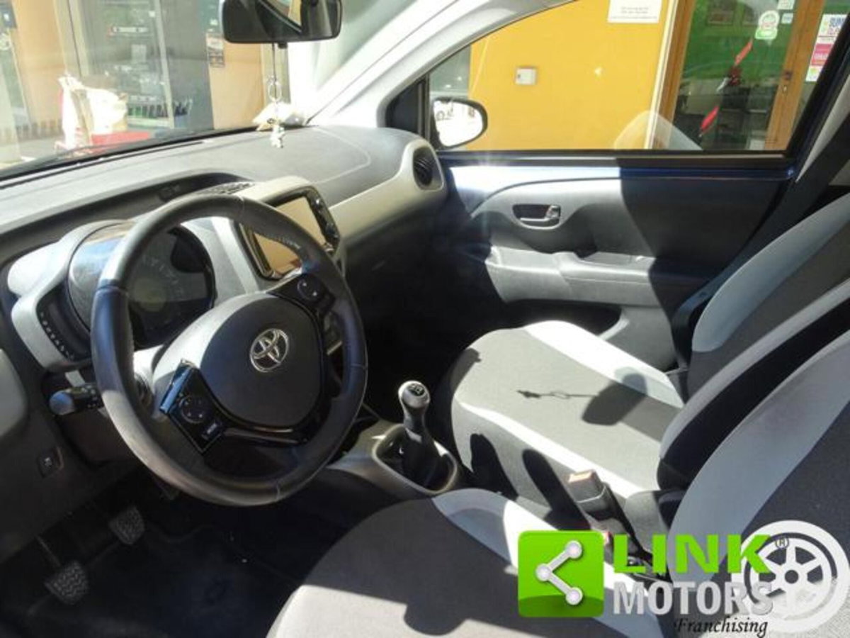 Toyota Aygo 1.0 VVT-i 69 CV 5 porte x-pure (7)