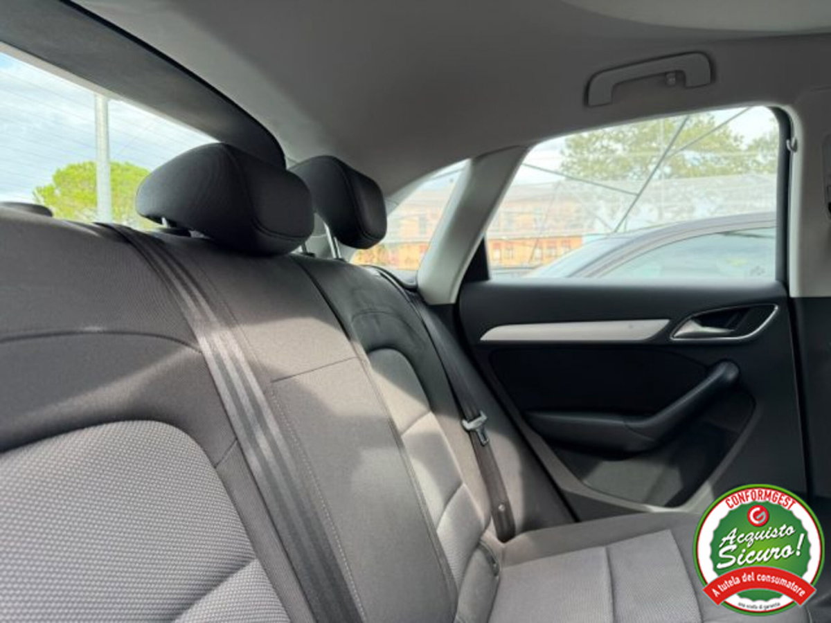 Audi Q3 2.0 TDI 120 CV Business (10)