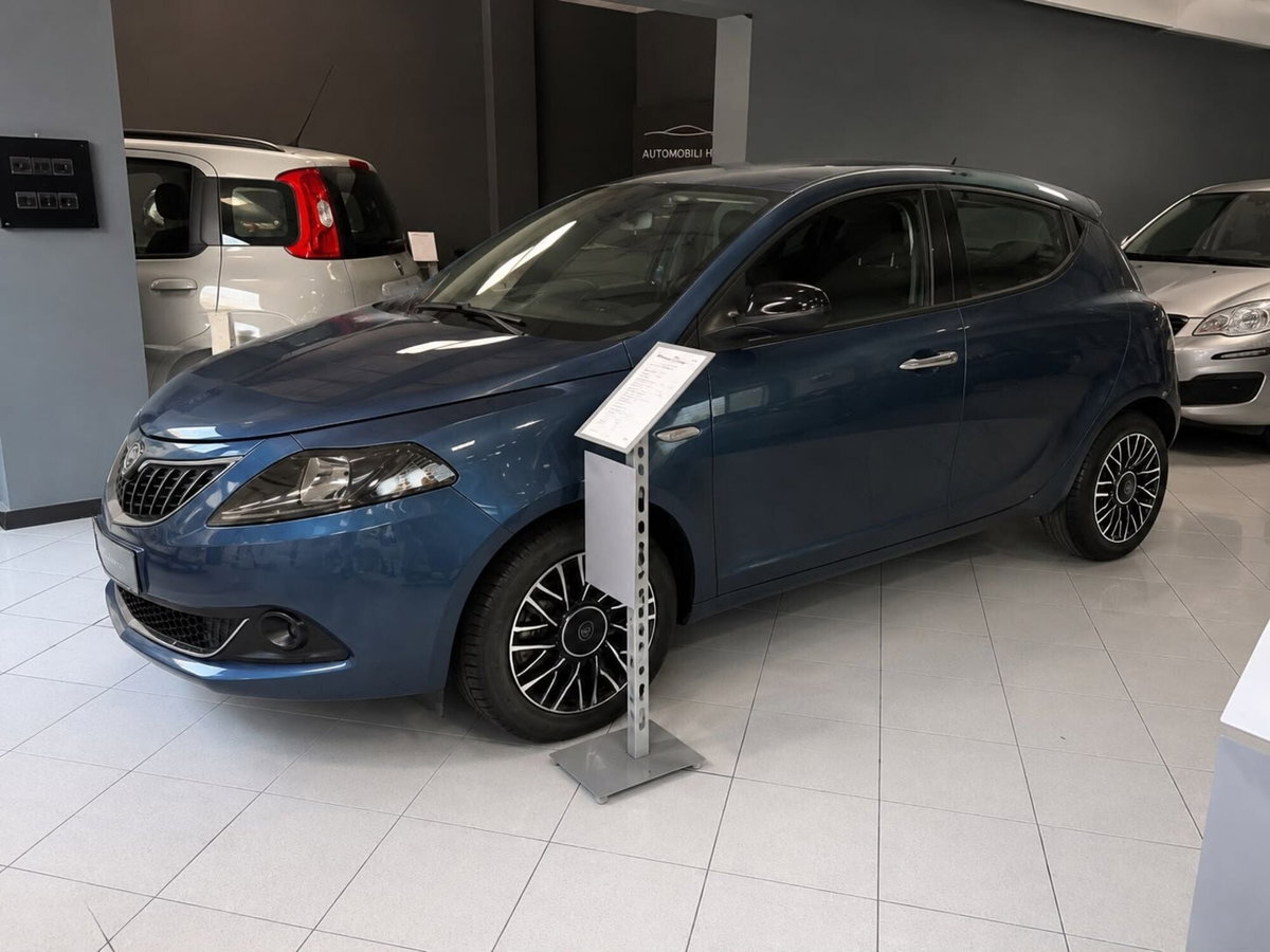Lancia Ypsilon 1.2 69 CV 5 porte GPL Gold Plus (4)