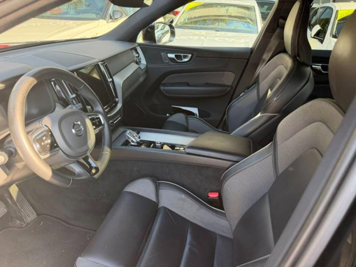 Volvo XC60 B4 (d) AWD automatico Plus Bright (6)