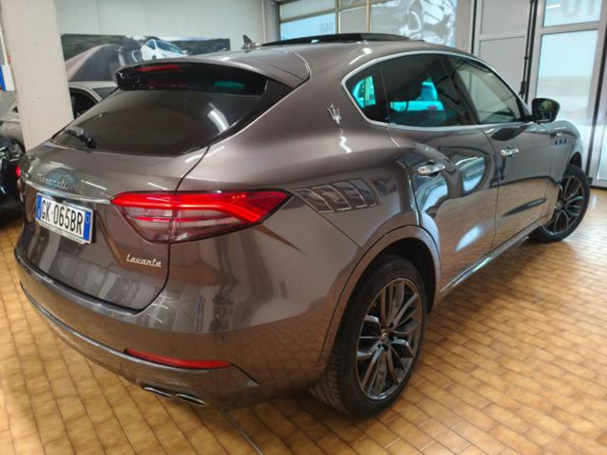 Maserati Levante Levante MHEV 330 CV AWD Executive (7)