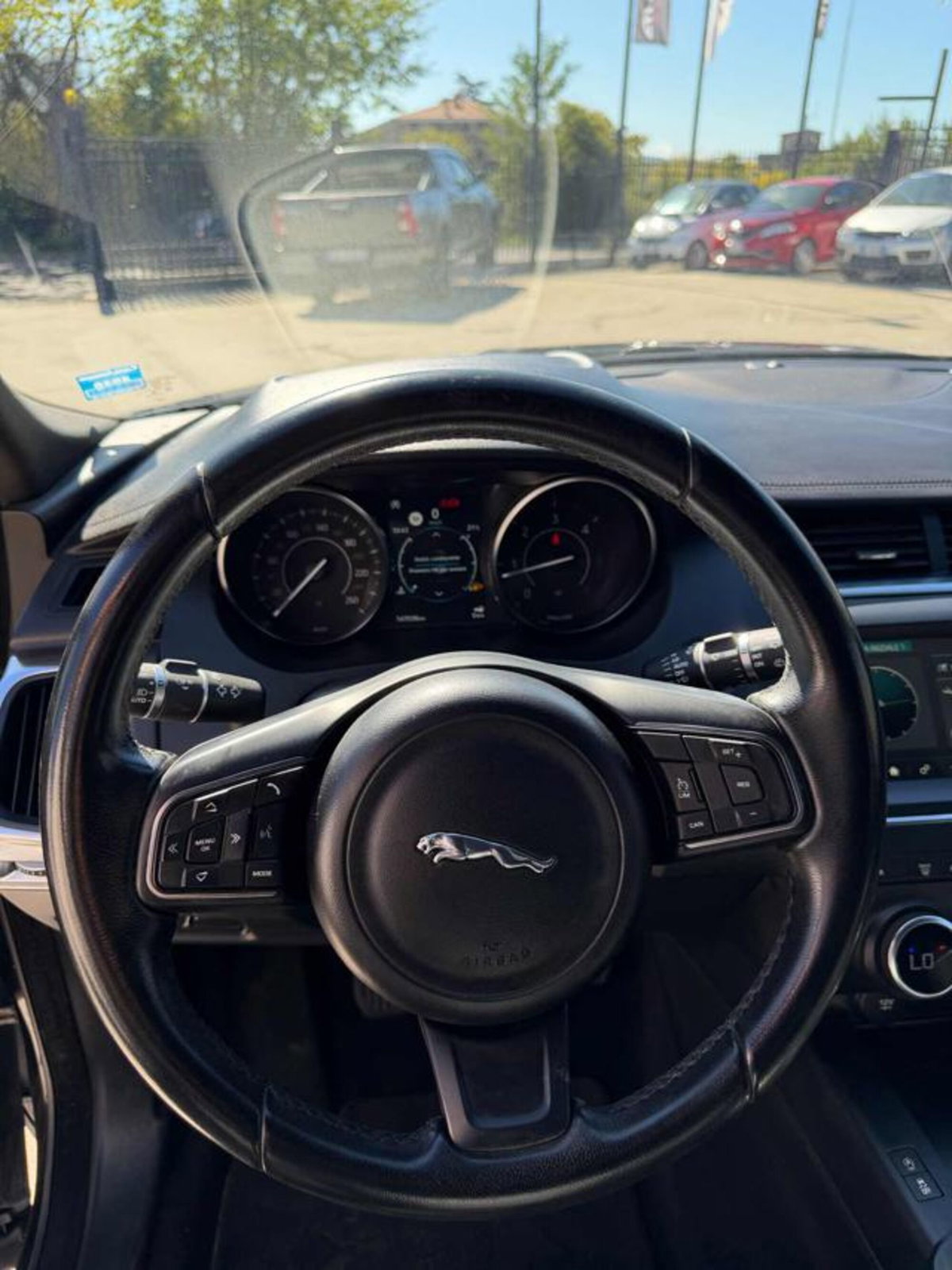 Jaguar E-Pace 2.0D 150 CV AWD (10)