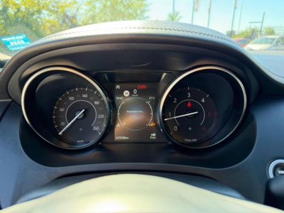 Jaguar E-Pace 2.0D 150 CV AWD (13)