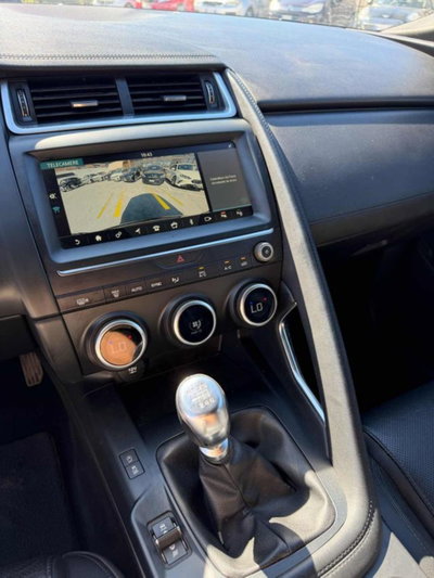 Jaguar E-Pace 2.0D 150 CV AWD (14)