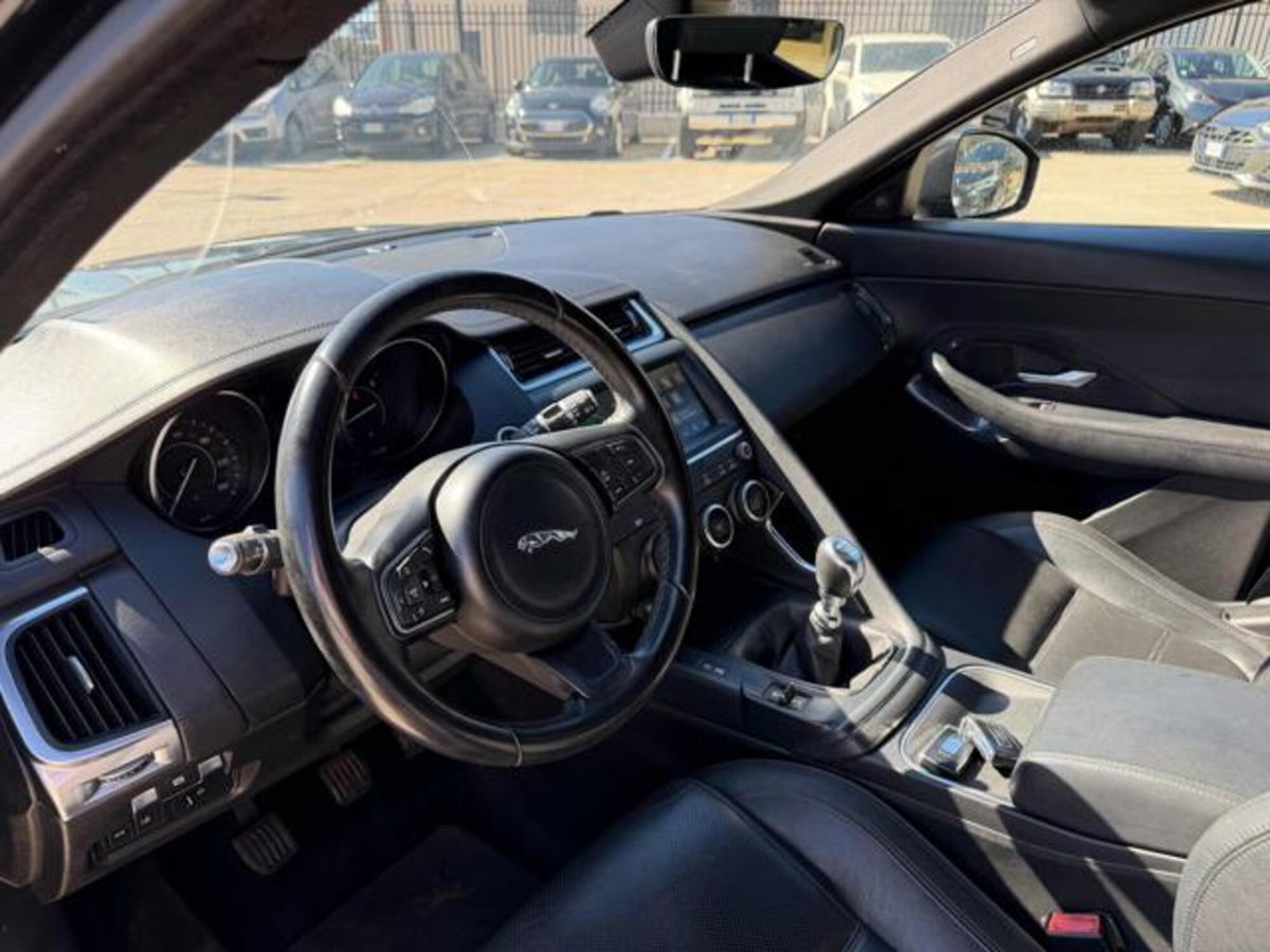 Jaguar E-Pace 2.0D 150 CV AWD (8)