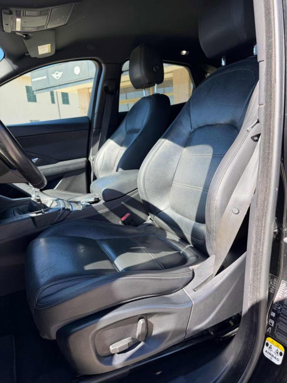 Jaguar E-Pace 2.0D 150 CV AWD (9)