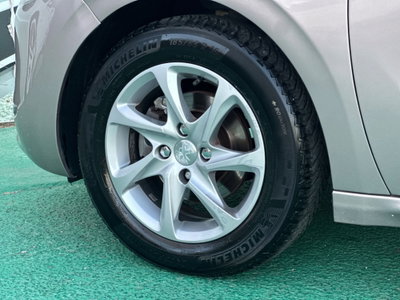 Peugeot 208 VTi 82 CV 5 porte Allure (5)