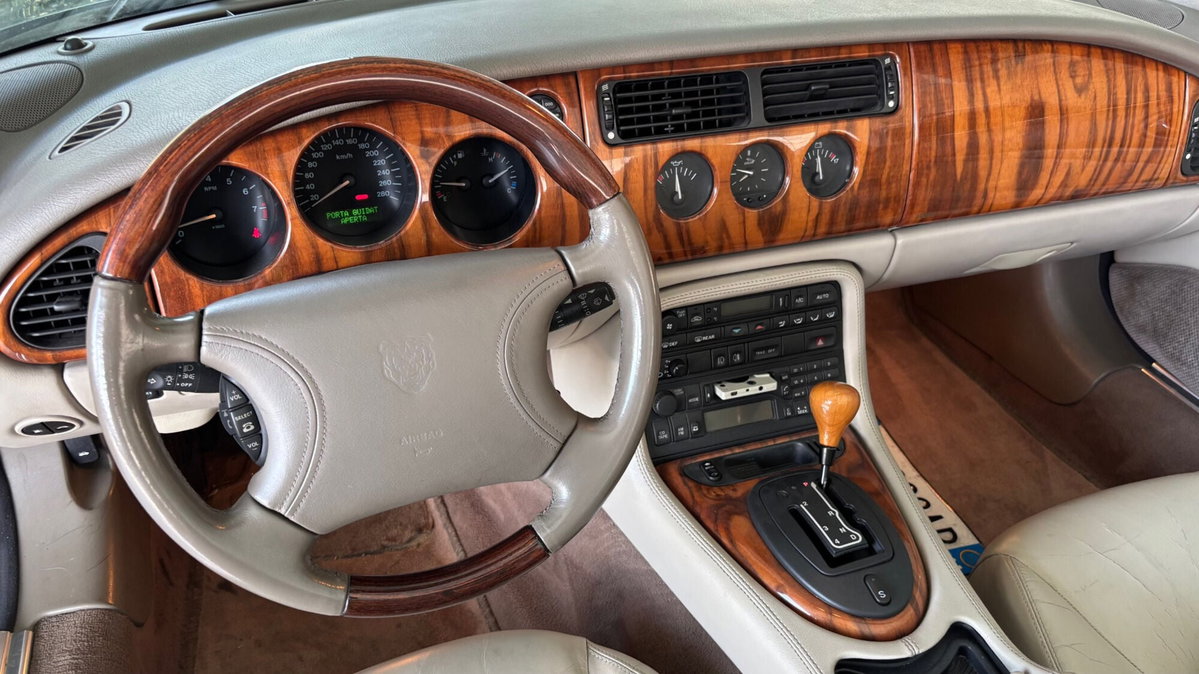 Jaguar XK 5.0 V8 Convertibile (6)