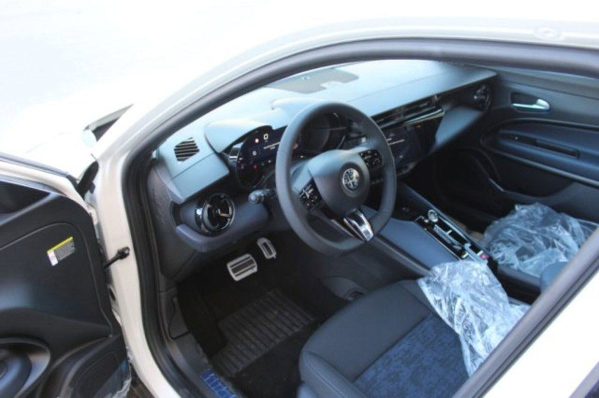 Alfa Romeo Junior 1.2 ibrida 145cv edct6 (13)