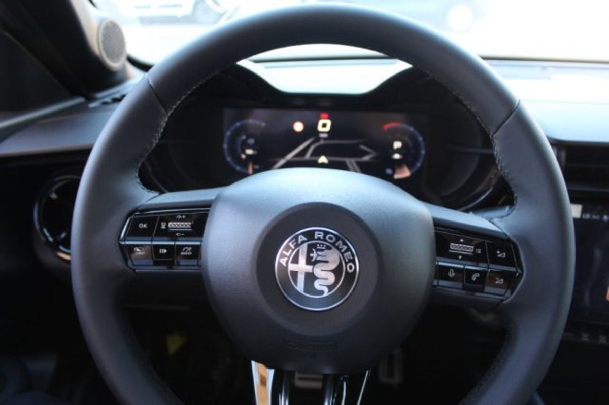 Alfa Romeo Junior 1.2 ibrida 145cv edct6 (16)