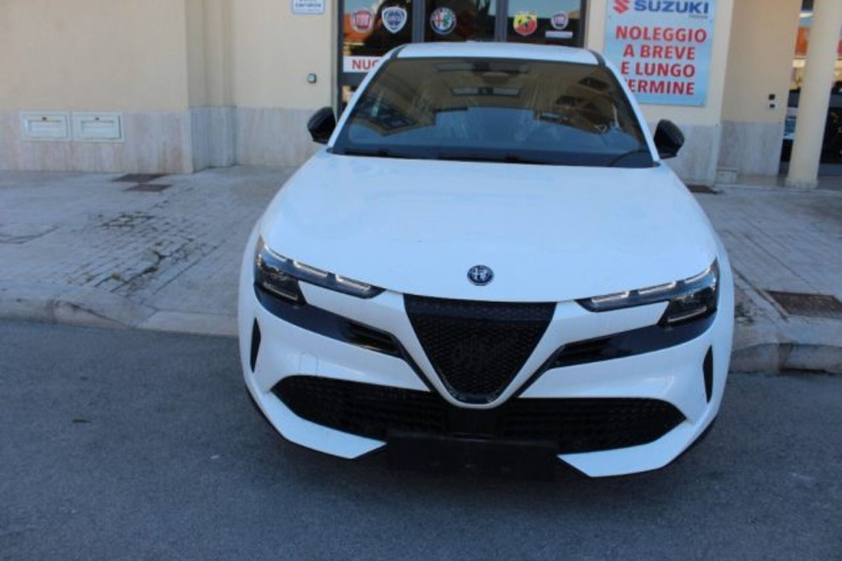 Alfa Romeo Junior 1.2 ibrida 145cv edct6 (5)