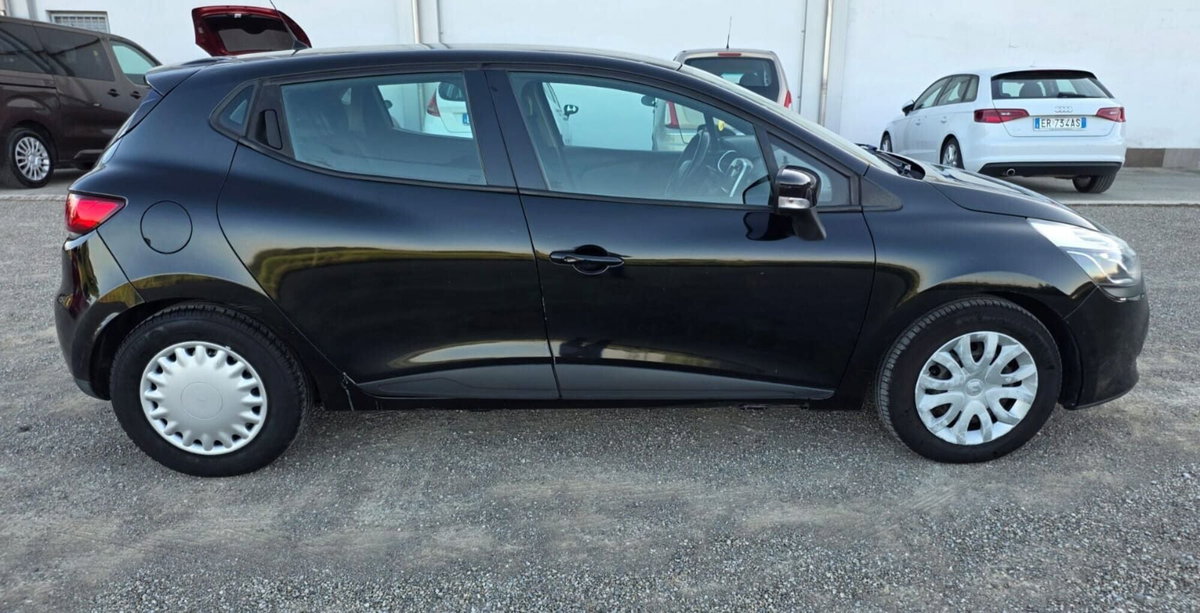 Renault Clio 1.5 dCi 8V 75CV 5 porte Costume National (12)