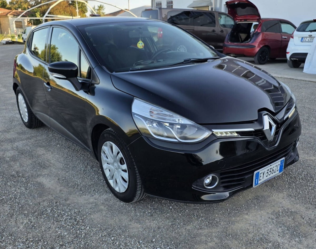 Renault Clio 1.5 dCi 8V 75CV 5 porte Costume National (17)