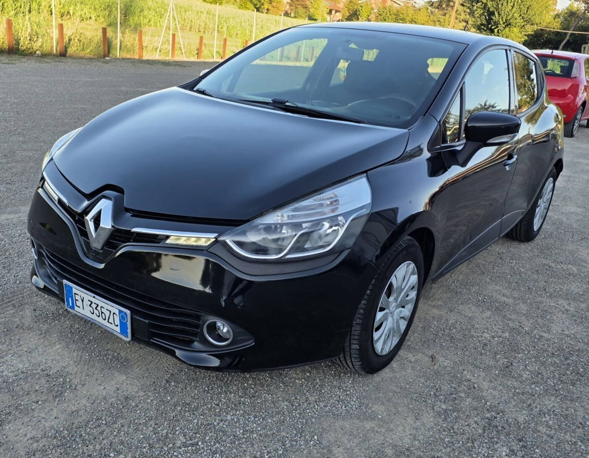 Renault Clio 1.5 dCi 8V 75CV 5 porte Costume National (2)