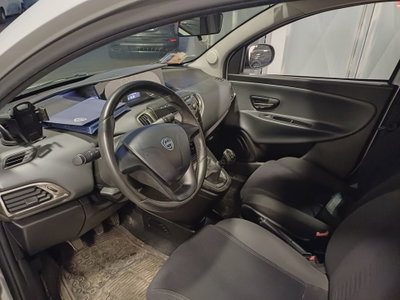 Lancia Ypsilon 1.3 MJT 16V 95 CV 5 porte S&S Platinum (5)