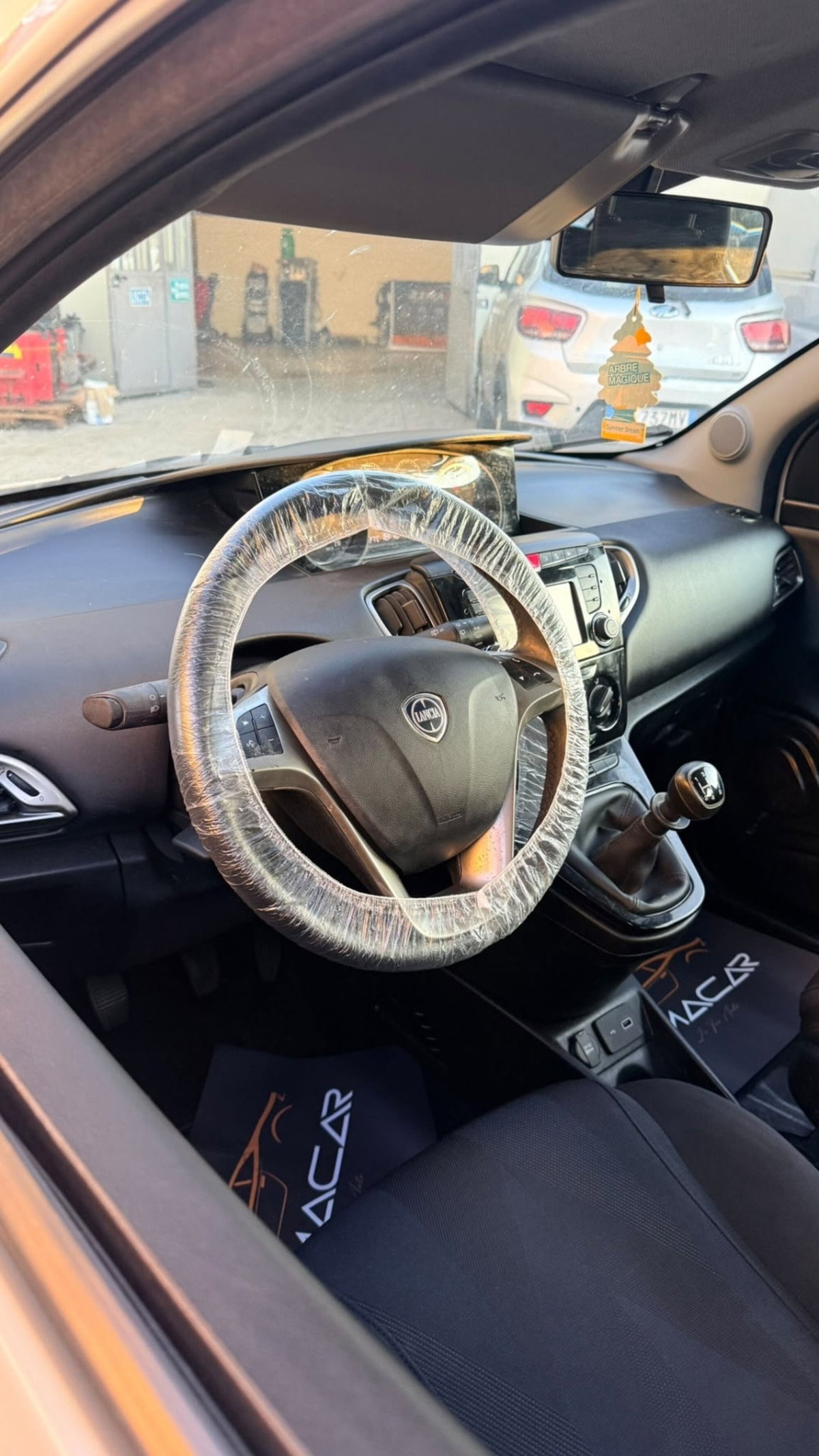 Lancia Ypsilon 1.2 69 CV 5 porte Platinum (10)