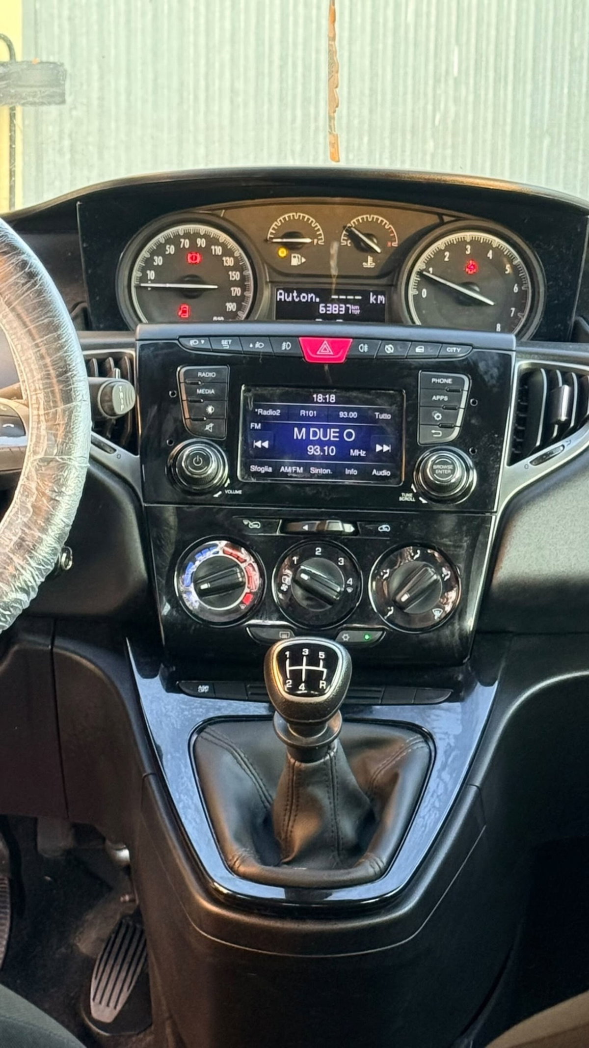 Lancia Ypsilon 1.2 69 CV 5 porte Platinum (11)